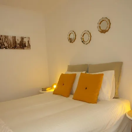 Apartment 4 *
